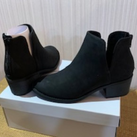 NIB Steve Madden Big Girl\'s 4 Back Zip Booties- Color Blush or Black  Heel 1.5\